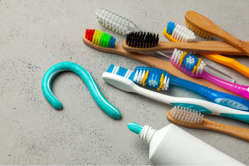 How-to-choose-the-right-toothbrush-for-your-kind-of-teeth-&-gums