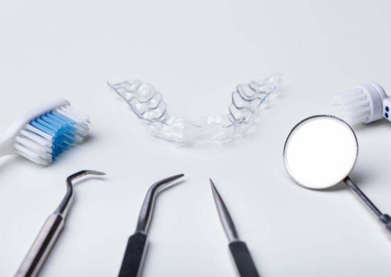 Living with Teeth Aligners: Do’s and Don’ts
