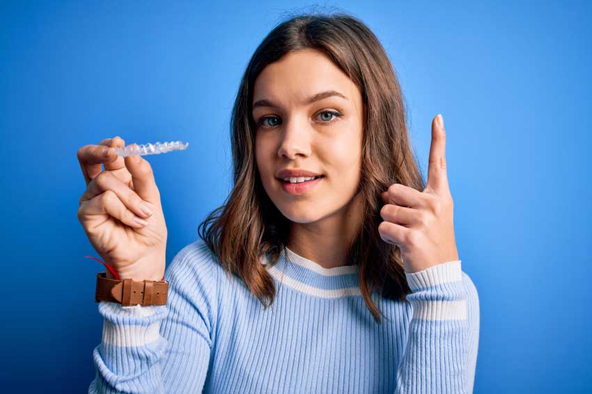 Tips-to-deal-with-pain-during-the-aligner-treatment